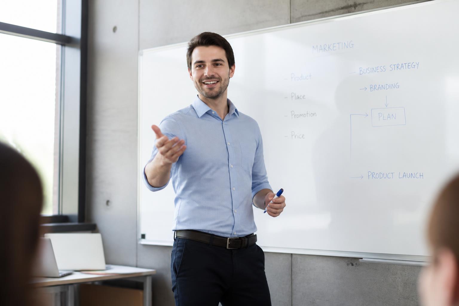 découvrez comment réussir votre exposé oral grâce à 7 étapes simples et efficaces pour captiver votre audience et maîtriser votre présentation.