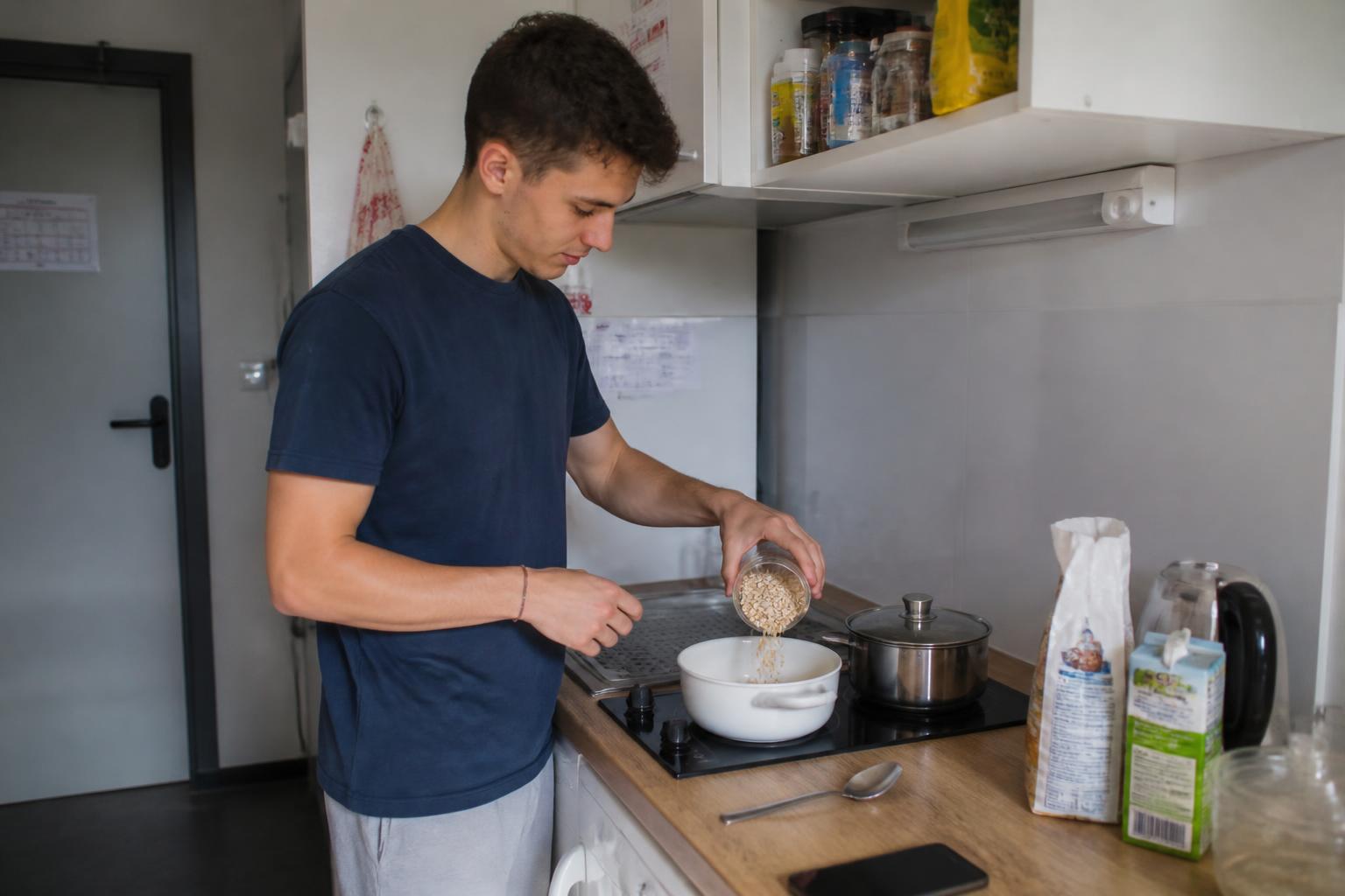 découvrez 3 recettes de petit-déjeuner pour étudiants, à la fois saines, équilibrées et économiques, parfaites pour bien démarrer la journée sans se ruiner.