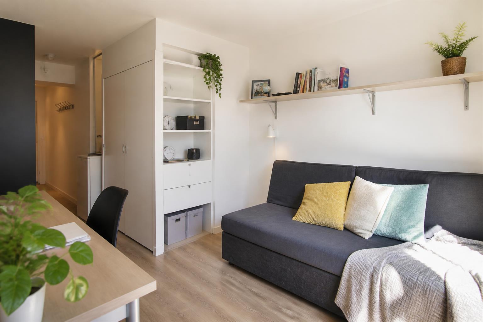 découvrez des astuces pratiques pour aménager un studio étudiant en optimisant chaque centimètre tout en respectant un petit budget, pour un espace fonctionnel et convivial.