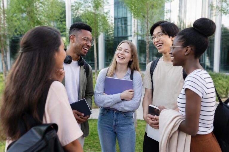 découvrez nos conseils pratiques pour se faire des amis à la fac et profiter pleinement de la vie étudiante. astuces simples pour créer des liens durables dès la rentrée.