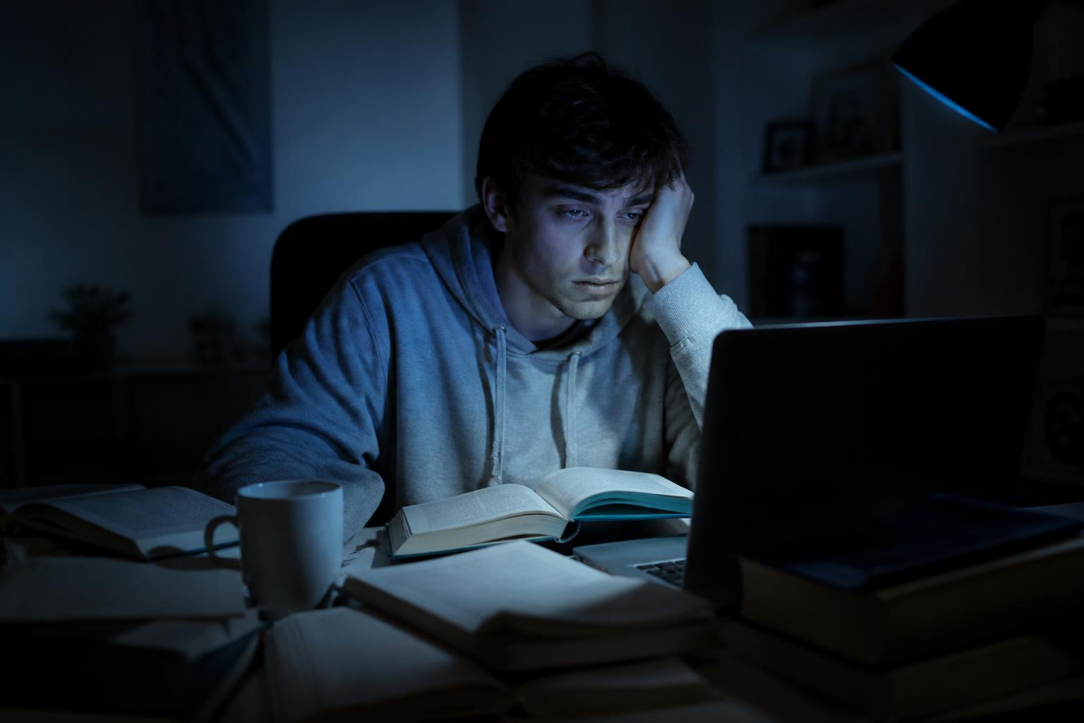 découvrez les 10 mauvaises habitudes courantes qui freinent la réussite des étudiants et apprenez à les surmonter pour optimiser vos résultats scolaires.